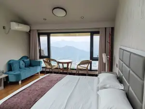 Who is at the swing homestay