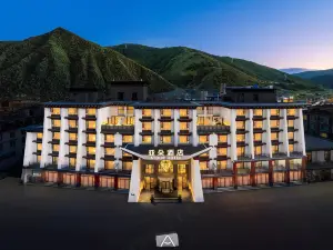 Atour Hotel on National Highway 318 in Xinduqiao, Kangding