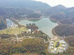 Hongjiang Xuefeng Mountain National Forest Park Kangyang Center