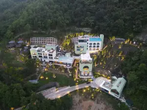 YUANSHE HEIKUANG PANDA VACATION RENTAL