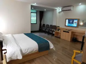 Xilin City Yi Convenience Hotel