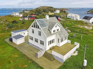 12 Person Holiday Home in Bogøyvær