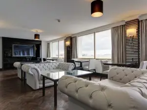 Renaissance London Heathrow Hotel
