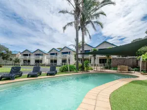 Boathouse Resort Studios and Suites