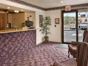 Super 8 by Wyndham Butler