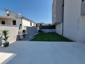 Villa Madison, Spacious Sea View Apartments Near Zadar with Heated Pool