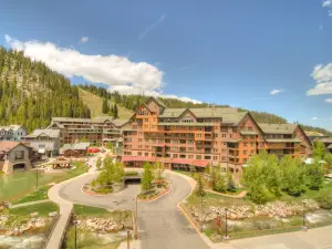 Zephyr Mountain Lodge