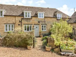 Charming and Modern 3 Bed Cottage in Wansford