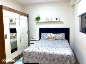 Agradable Dormitorio en Suite Con Estacionamiento Privado