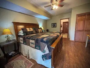 Long Mountain Lodge Bed & Breakfast