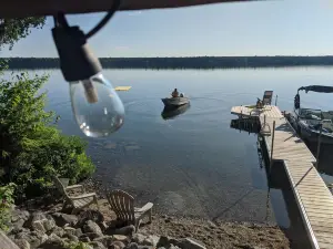 Cozy Lakefront Family Camp