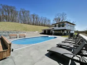 Long Lake Retreat-Heated Pool/Hot Tub-Multi-Family Haven-Long Lake Frontage