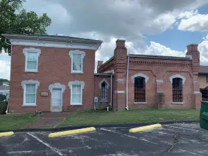 Historic Main Street Cottage