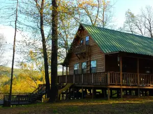 Riverfront Cabin Hideaway-Caddo Gap