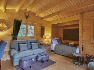 Tranquil Cabin Retreat in Carluke