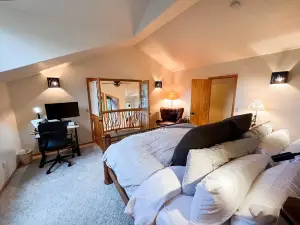 Amazing Townhome! Hot Tub, Great Views, Ski In / Ski Out, Sleeps 12, AC!