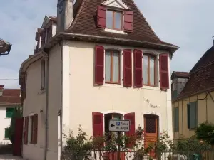 Aux Rosiers