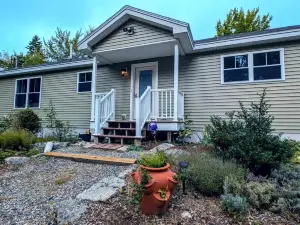 Tranquil Waterside Escape with Fire Pit, Kayaks