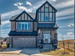 Beautiful cozy home, Just 20 minutes from Calgary airport