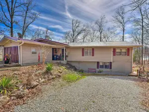 Lakefront Vacation Rental w/ Deck & 2 Docks!