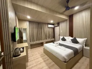Hotel Alohi Grand