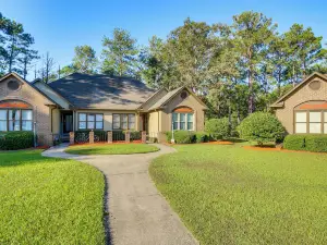 Modern Mccormick Townhome on Lake Thurmond!