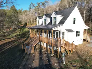 Charming Murphy House with Deck and River Views!