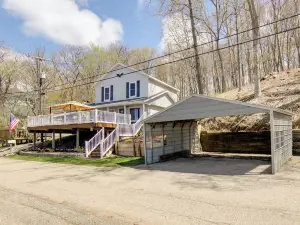 Big Pine Island Lake Cottage w/ Boat Dock & Kayaks