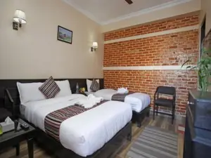 Dhampus Resort
