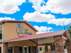 La Huerta Inn & Suites
