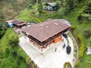 Hotel Orillas del Pizano