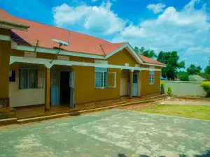 Kwezi Apartments