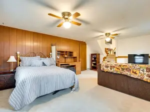 Clear Lake Vacation Home Rental - Pet Friendly!