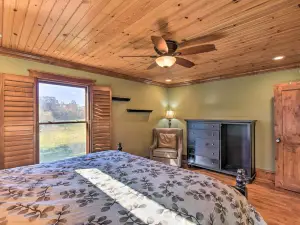 Clarkesville Ranch Cabin w/ Screened-in Porch!