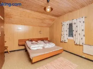 5 Bedroom Pet Friendly Home in Vestnes