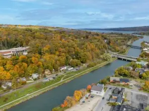 Great Location! Colleges! Hiking! Ithaca Commons!