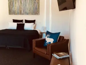 MERRY MOOSE  - LUXURY LODGE ACCOMODATION
