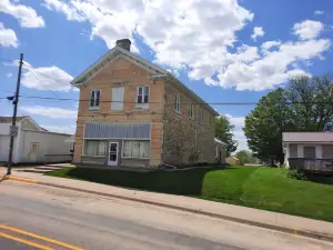 Primitive yet classy apartment in rural Iowa near small town shopping and hiking