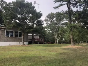 BUNKER RANCH RETREAT -near Eminence Floating