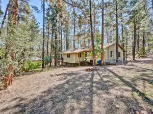 Simply Amazing....Remodeled Cabin with Strawberry's Largest Deck, Dog Friendly