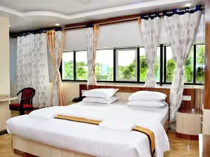 Gkm Grand Hotel