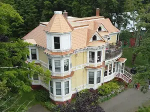 Evangeline's Tower Bed & Breakfast