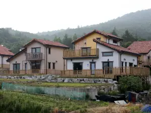 Daegwallyeong Solbawee Log-Housing Pension