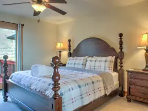 Mountain Chic Retreat with Stunning Views & Game Parlor