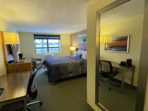 Lakeside Inn