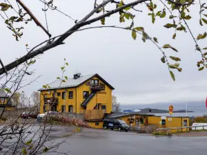 Abisko Guesthouse & Activities