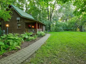Cricket Hill Lodge & Cabins