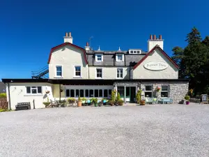 더 로완 트리 컨트리 호텔