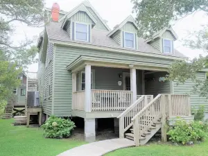 Lighthouse Cottage at Ocracoke - 3 Br Home