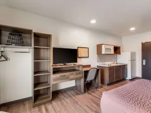 WoodSpring Suites Bakersfield Airport